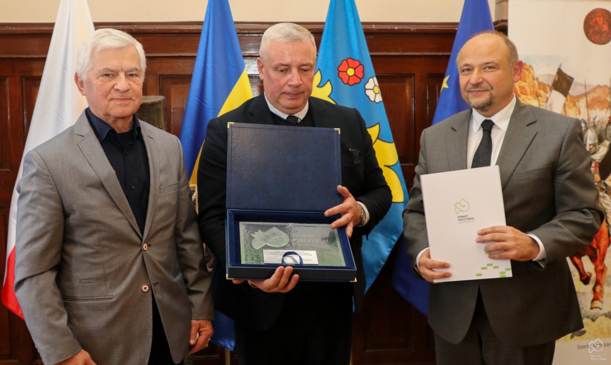 Starosta i wiceprzewodniczący Rady z prezesem Pro Memoria